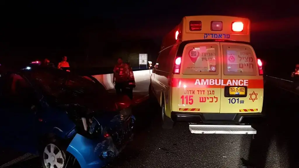 זירת התאונה סמוך ליד מרדכי שבה נהרגו שני הולכי רגל, 12 באוגוסט 2022 זירת התאונה סמוך ליד מרדכי שבה נהרגו שני הולכי רגל, 12 באוגוסט 2022