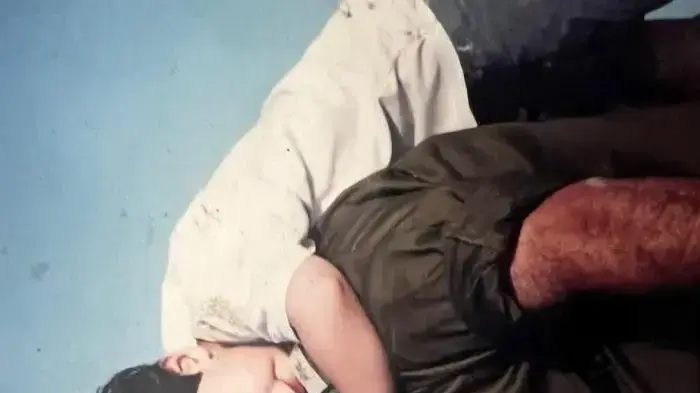 סגן ע׳, קצין בחטיבת המחקר באמ״ן ואביו פינקי זוארץ