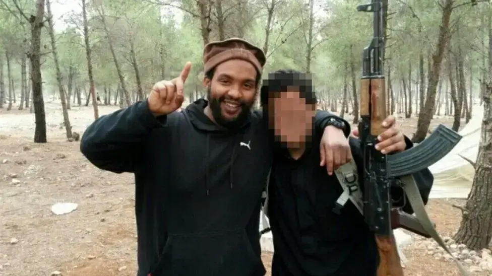 איאן דייוויס, חבר תא "הביטלס" של דאעש שזכה לכינוי "פול" איאן דייוויס, חבר תא "הביטלס" של דאעש שזכה לכינוי "פול"