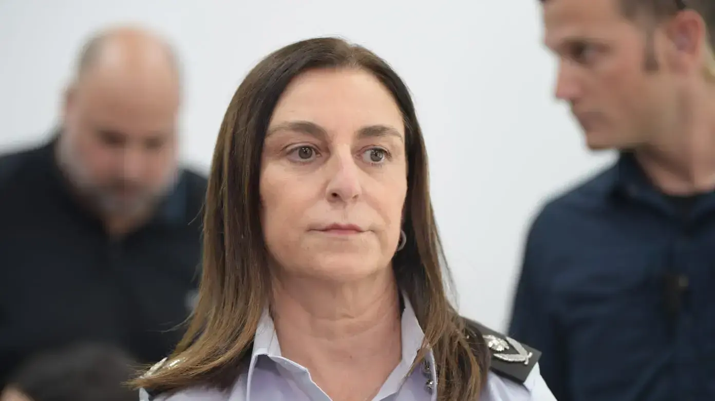 נציבת שב"ס רב גונדר קטי פרי בעדותה אל מול חברי וועדת החקירה לבריחת האסירים הביטחוניים מכלא גלבוע, 14 באוגוסט 2022