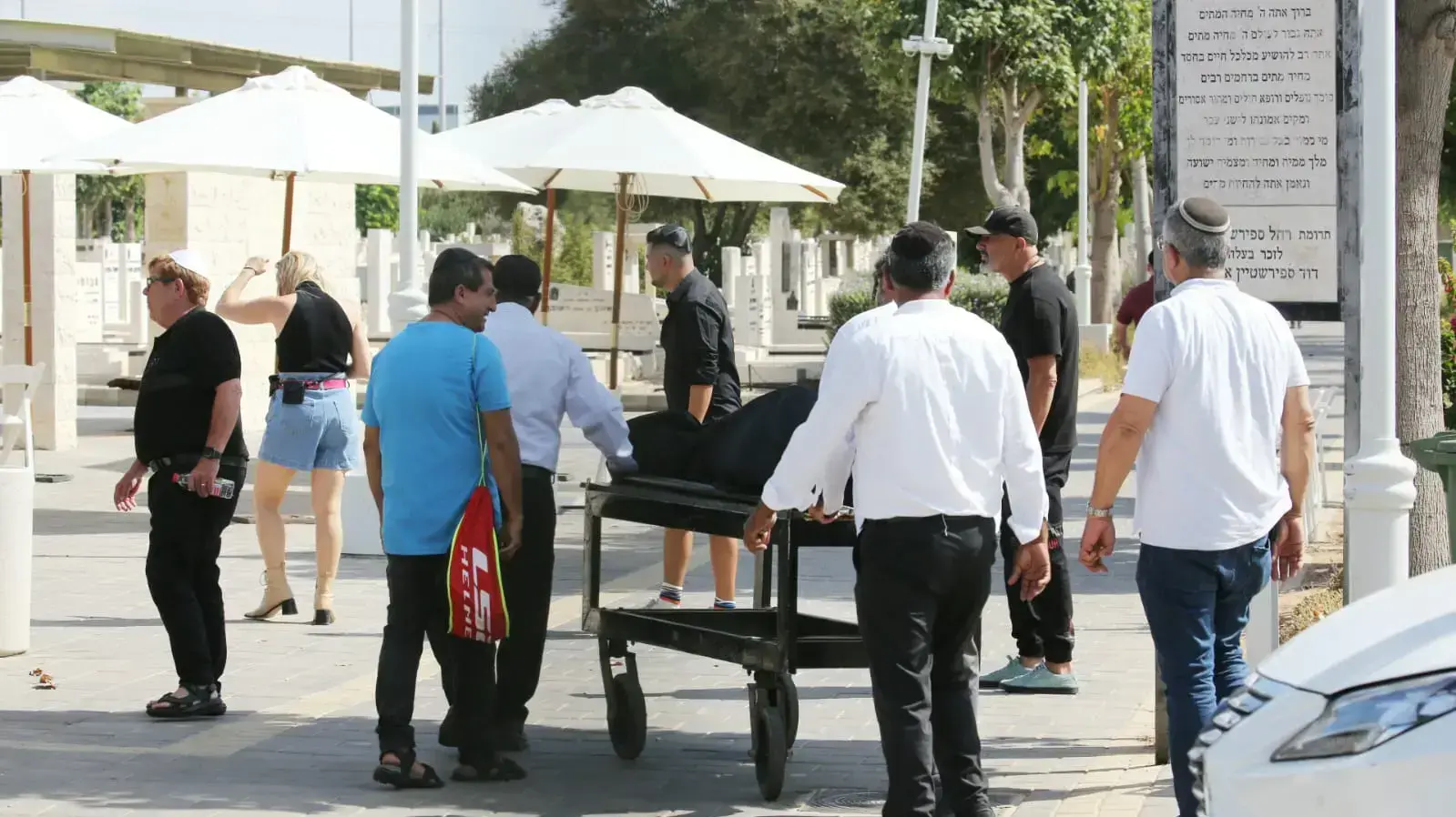 הלוויה של צביקה פיק הלוויה של צביקה פיק