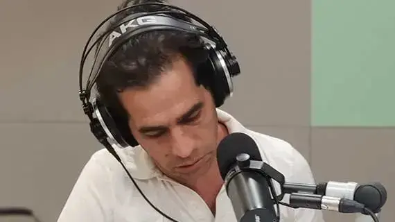 אביב גפן באולפן 103FM אביב גפן באולפן 103FM