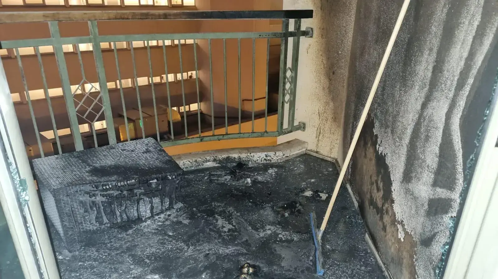 שריפה פרצה במרפסת מלון מג'יק פאלאס באילת. 16 באוגוסט 2016. שריפה פרצה במרפסת מלון מג'יק פאלאס באילת. 16 באוגוסט 2016.
