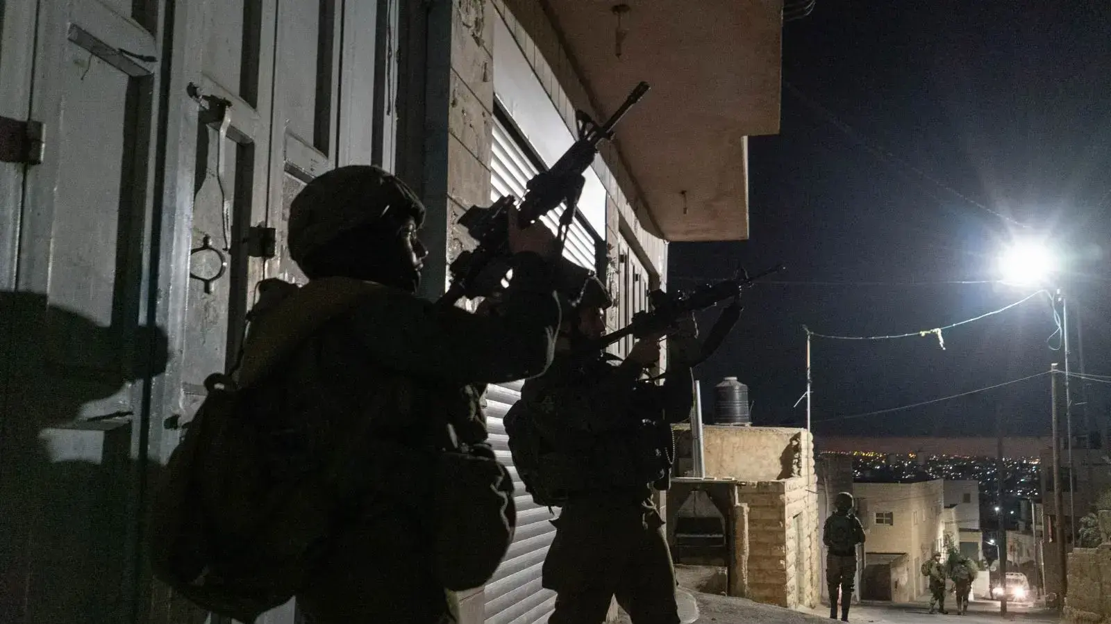 כוחות צה"ל בפעילות אמש ביו"ש בה נעצרו 10 מבוקשים, 17 באוגוסט 20200 כוחות צה"ל בפעילות אמש ביו"ש בה נעצרו 10 מבוקשים, 17 באוגוסט 20200