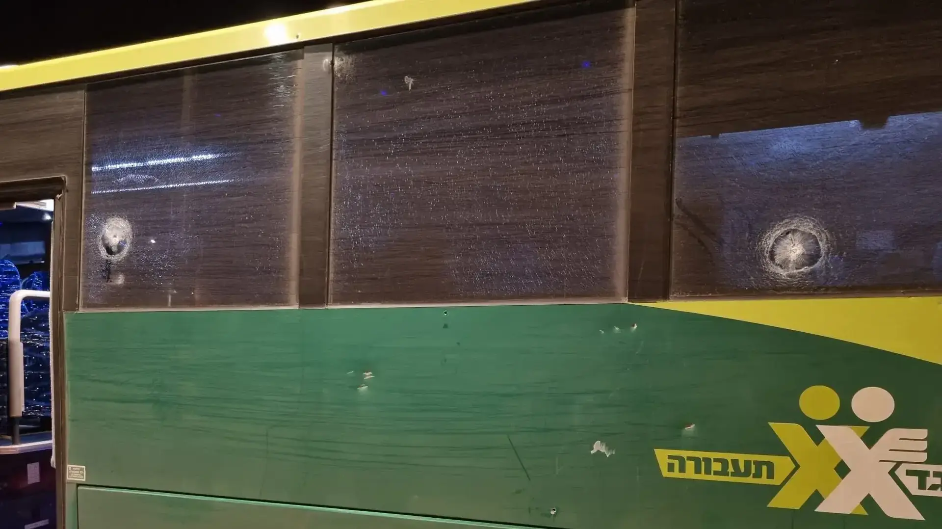האוטובוס שנפגע מירי בבנימין האוטובוס שנפגע מירי בבנימין
