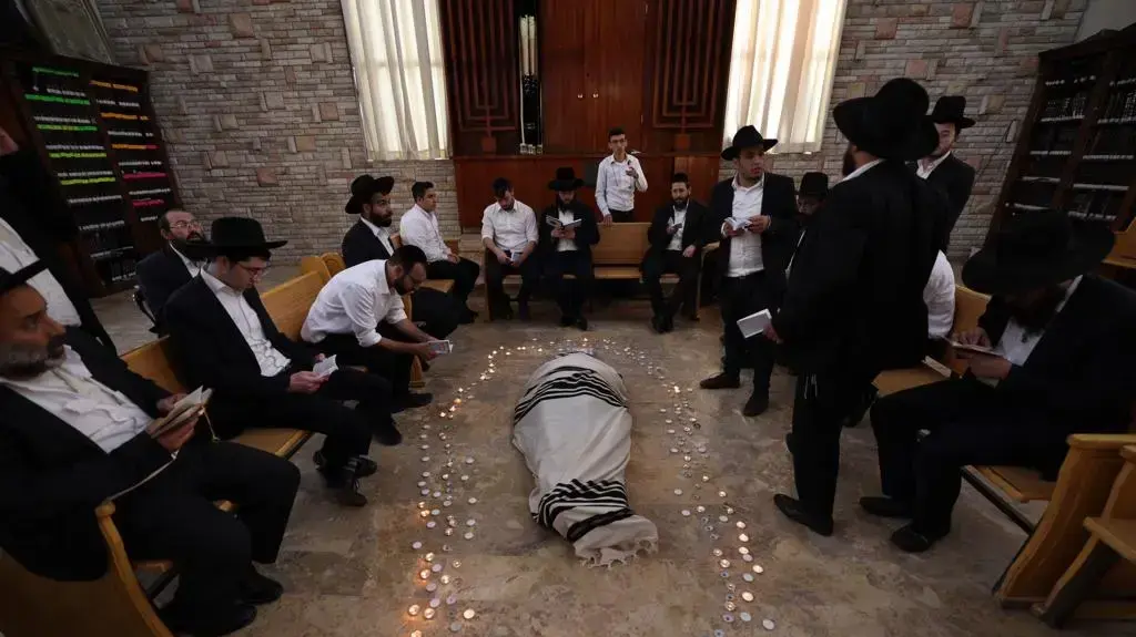 גופתו של הרב שלום כהן, מנהיגה הרוחני של ש"ס. 22 באוגוסט 2022 גופתו של הרב שלום כהן, מנהיגה הרוחני של ש"ס. 22 באוגוסט 2022