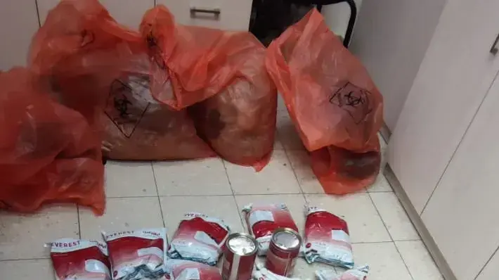ניסיון הברחה של זרעים וחומרי הדברה אסורים אל שטח ישראל דרך מעבר אלנבי 23 באוגוסט 2022 ניסיון הברחה של זרעים וחומרי הדברה אסורים אל שטח ישראל דרך מעבר אלנבי 23 באוגוסט 2022