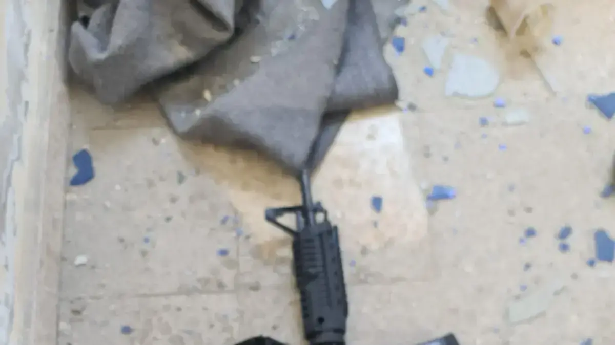 נתפסו רובה M-16, אקדח, תחמושת, מטעני צינור ורימונים. 30 לאוגוסט 2022
שני המבוקשים, נביל צואלחי ונהאד עוויס אשר חשודים כמי שביצעו את פיגוע הירי בשבי שומרון ביום שישי האחרון הועברו לחקירת שב"כ.
נתפסו רובה M-16, אקדח, תחמושת, מטעני צינור ורימונים. 30 לאוגוסט 2022
שני המבוקשים, נביל צואלחי ונהאד עוויס אשר חשודים כמי שביצעו את פיגוע הירי בשבי שומרון ביום שישי האחרון הועברו לחקירת שב"כ.