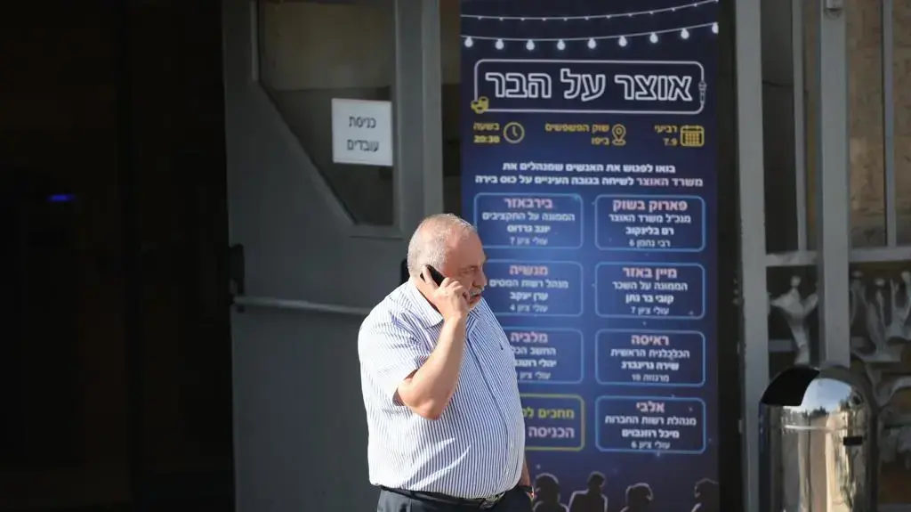 שר האוצר אביגדור ליברמן לאחר המו"מ הלילי עם האוצר לגבי שביתת והסכמי השכר של המורים, משרד האוצר, ירושלים, 31 באוגוסט 2022 שר האוצר אביגדור ליברמן לאחר המו"מ הלילי עם האוצר לגבי שביתת והסכמי השכר של המורים, משרד האוצר, ירושלים, 31 באוגוסט 2022