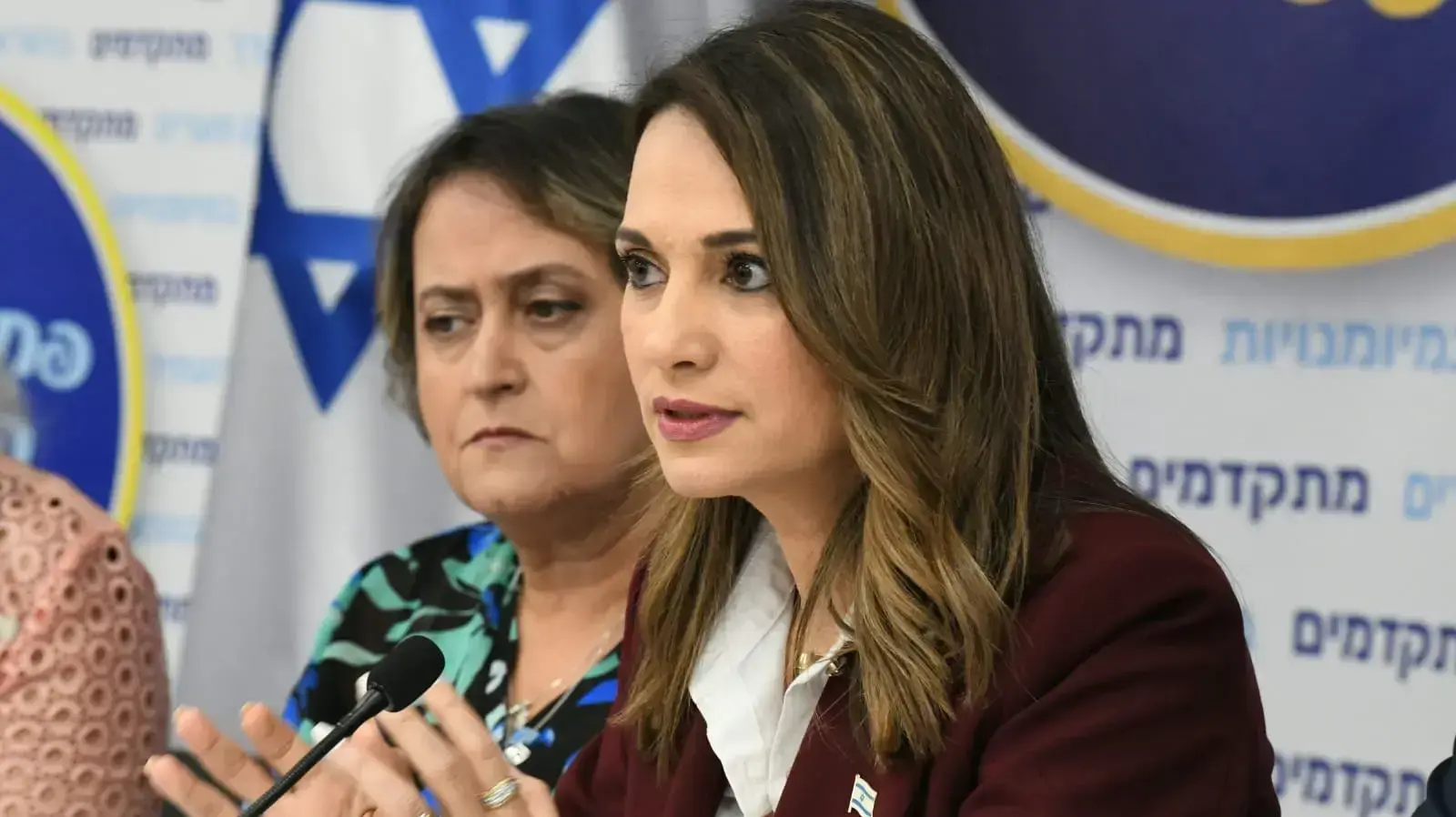 שרת החינוך יפעת שאשא ביטון ומזכ"לית הסתדרות המורים יפה בן דויד. 31 באוגוסט 2022 שרת החינוך יפעת שאשא ביטון ומזכ"לית הסתדרות המורים יפה בן דויד. 31 באוגוסט 2022