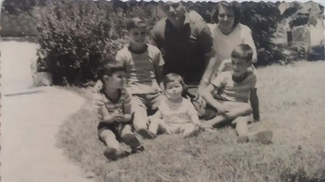 הני וזאב שגב וילדיהם. 1962