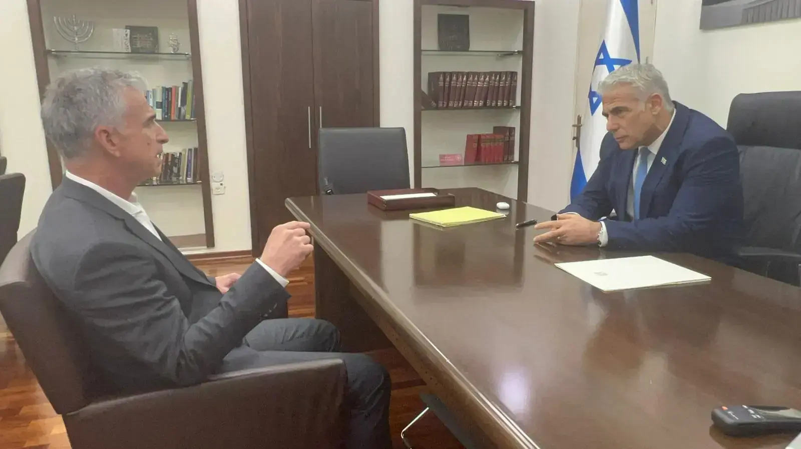 ראש הממשלה יאיר לפיד נפגש עם ראש המוסד דוד ברנע