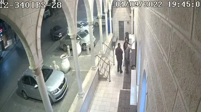 נידאל אגבריה ביציאה מהמסגד, ערב מותו
4.9.22 נידאל אגבריה ביציאה מהמסגד, ערב מותו
4.9.22