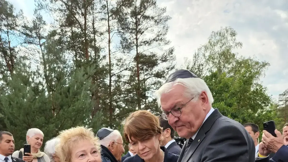 באתר הזיכרון במחנה הריכוז ברגן-בלזן באתר הזיכרון במחנה הריכוז ברגן-בלזן