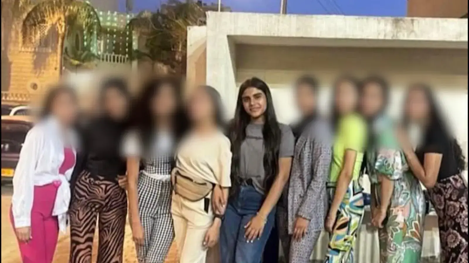 חדרה הווארי אבו חג'אג' עם חברותיה במתנ"ס לוד חדרה הווארי אבו חג'אג' עם חברותיה במתנ"ס לוד