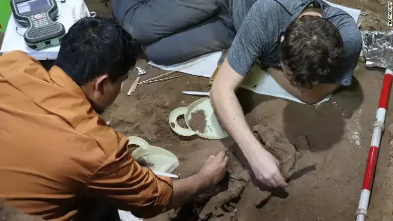 ארכיאולוגים מצאו שלד עם רגל קטועה מתקופת האבן. 8 בספטמבר 2022 ארכיאולוגים מצאו שלד עם רגל קטועה מתקופת האבן. 8 בספטמבר 2022