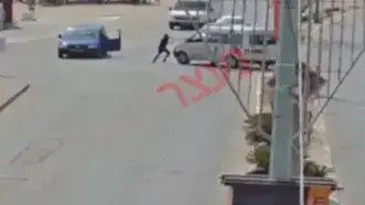 תושב רהט עוצר את התנועה ומכה אדם בכביש תושב רהט עוצר את התנועה ומכה אדם בכביש