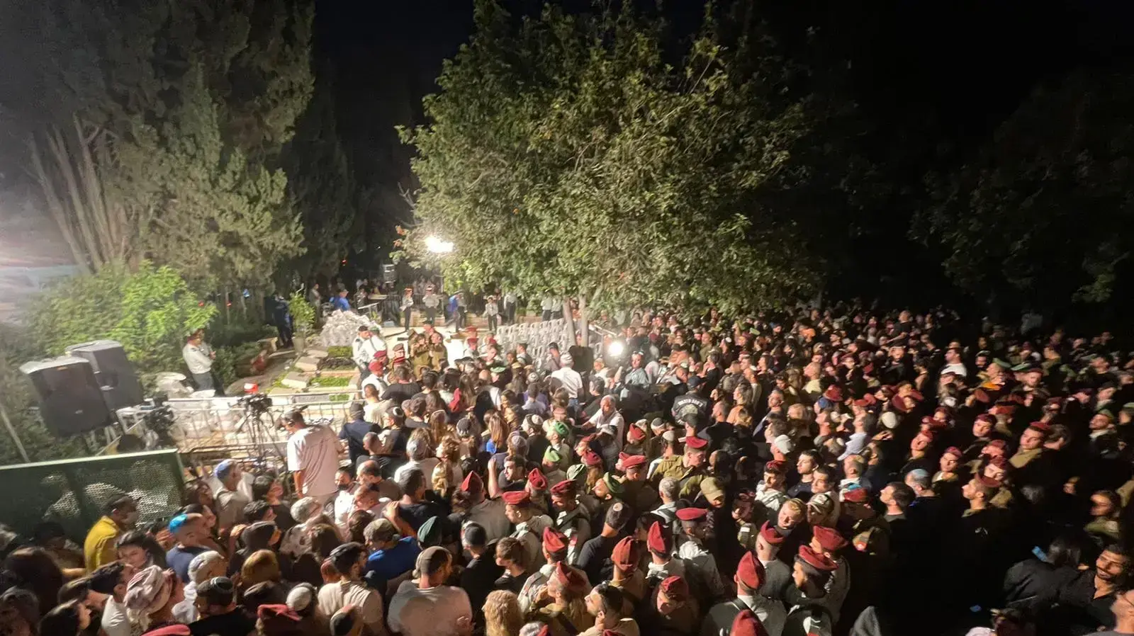 הלוויתו של הקצין רב סרן בר סלח, שנהרג במעבר ג'למה. 14 בספטמבר 2022 הלוויתו של הקצין רב סרן בר סלח, שנהרג במעבר ג'למה. 14 בספטמבר 2022