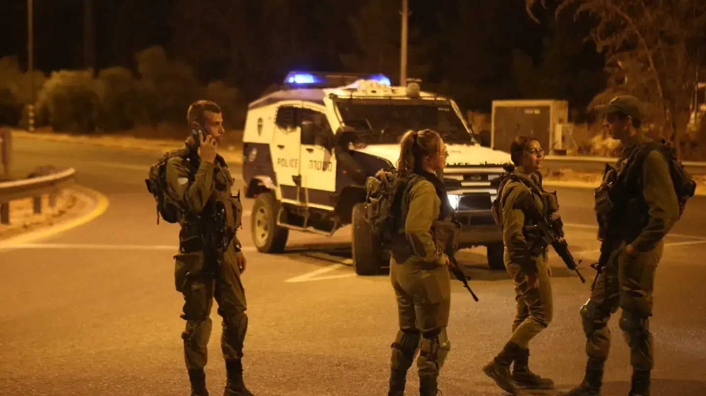 כוחות צה"ל סורקים אחר מחבל בהתנחלות כרמל שבדרום הר חברון כוחות צה"ל סורקים אחר מחבל בהתנחלות כרמל שבדרום הר חברון