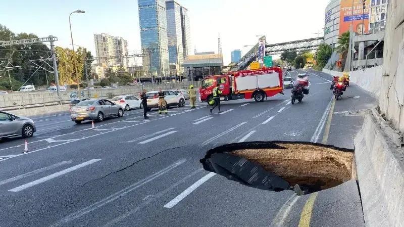 בולען בנתיבי איילון, 17 בספטמבר 2022 בולען בנתיבי איילון, 17 בספטמבר 2022