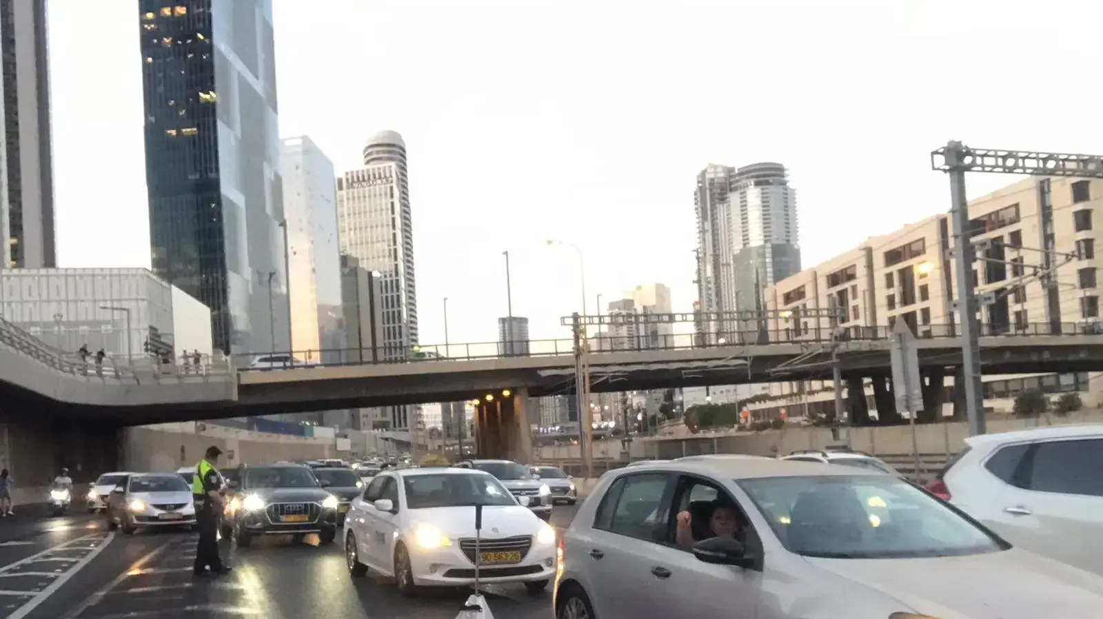 עומס תנועה באילון בעקבות הבולען שנפער, 17 בספטמבר 2022 עומס תנועה באילון בעקבות הבולען שנפער, 17 בספטמבר 2022