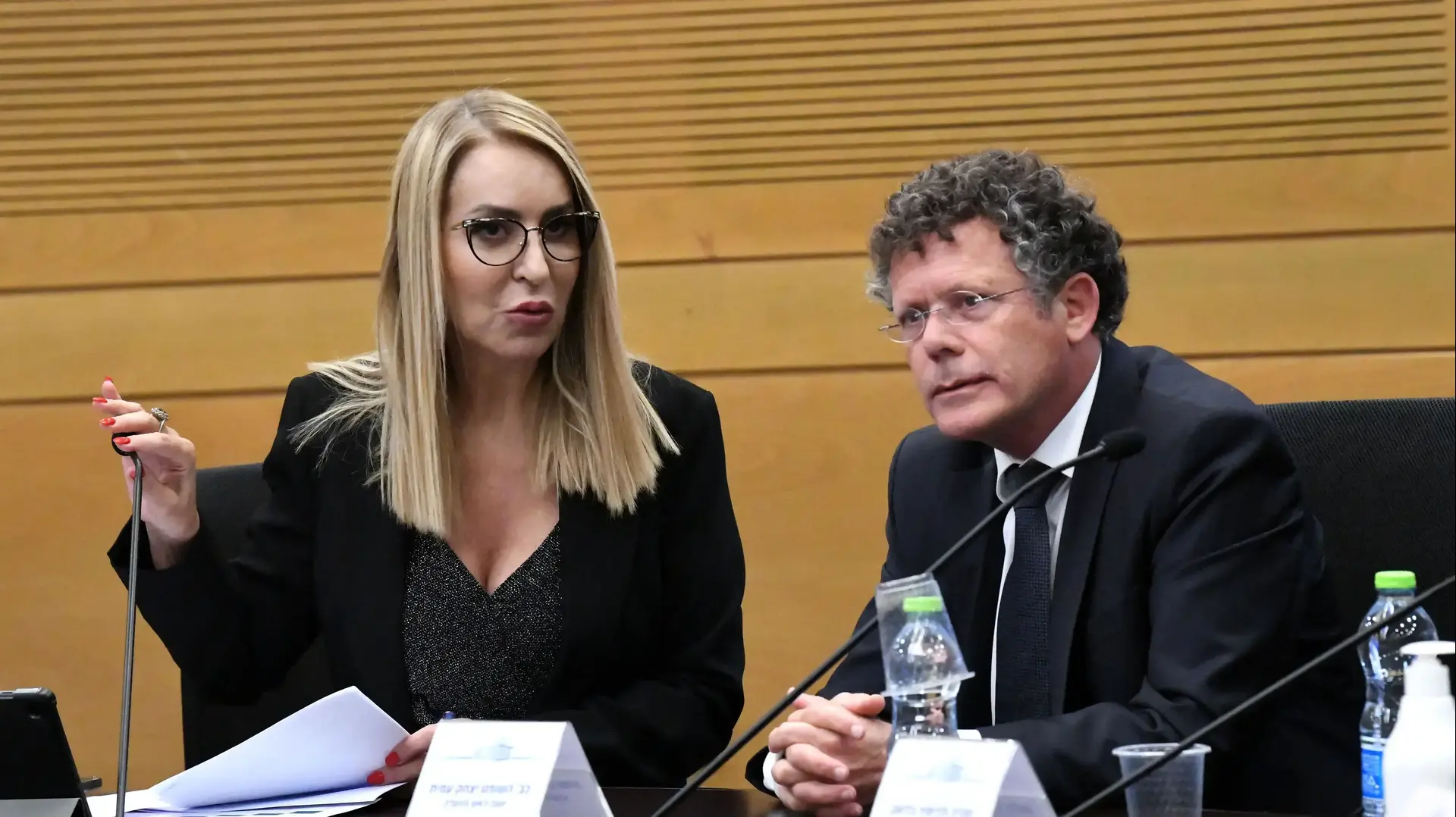 אורלי עדס, מנכ"לית ועדת הבחירות,השופט יצחק עמית יו״ר ועדת הבחירות בהגשת הרשימות לבחירות לכנסת, 15 בספטמבר 2022 אורלי עדס, מנכ"לית ועדת הבחירות,השופט יצחק עמית יו״ר ועדת הבחירות בהגשת הרשימות לבחירות לכנסת, 15 בספטמבר 2022