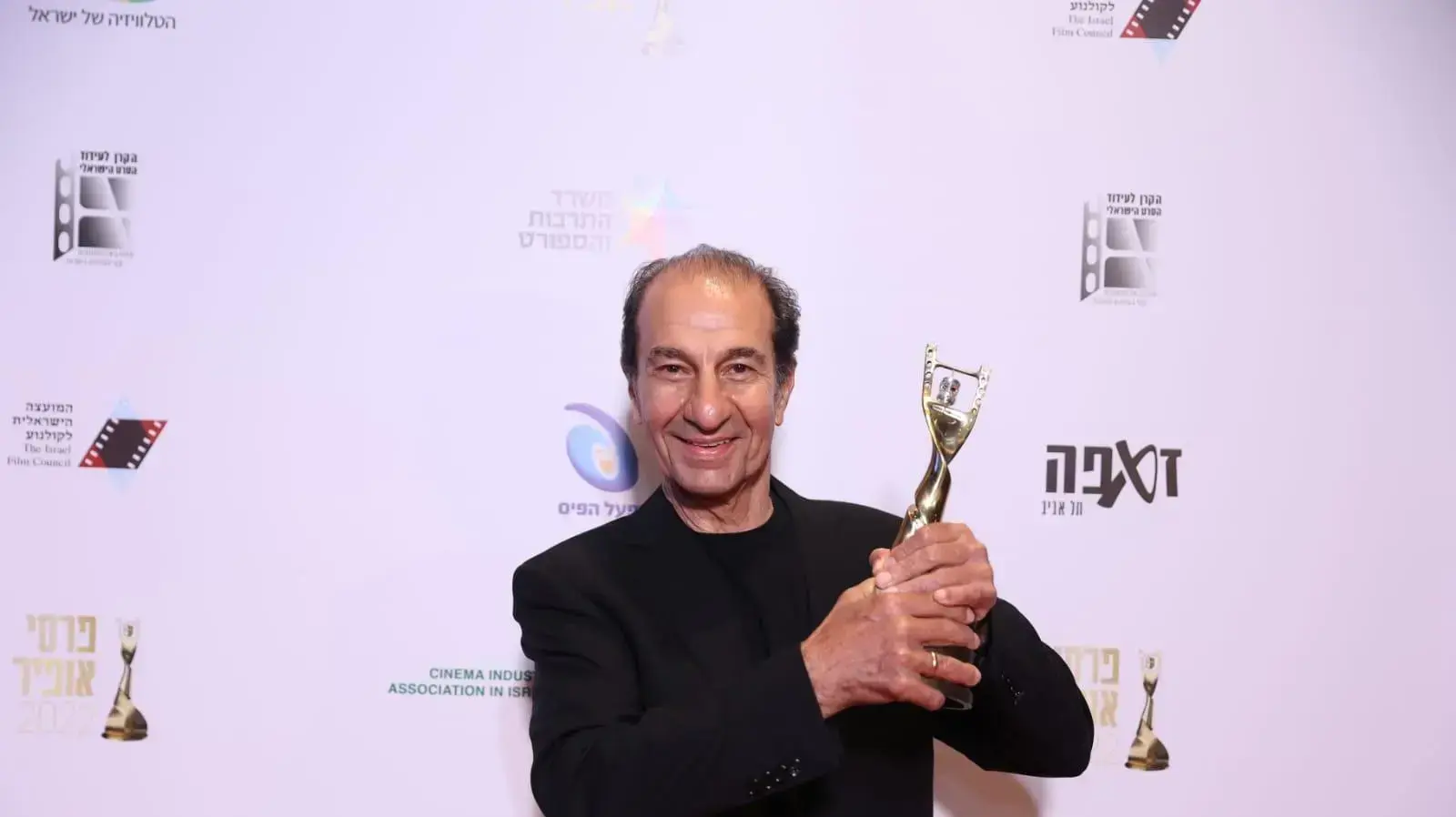 ששון גבאי, זוכת פרס אופיר לשנת 2022 בקטגוריית השחקן הטוב ביותר על תפקידו בסרט "קריוקי" ששון גבאי, זוכת פרס אופיר לשנת 2022 בקטגוריית השחקן הטוב ביותר על תפקידו בסרט "קריוקי"