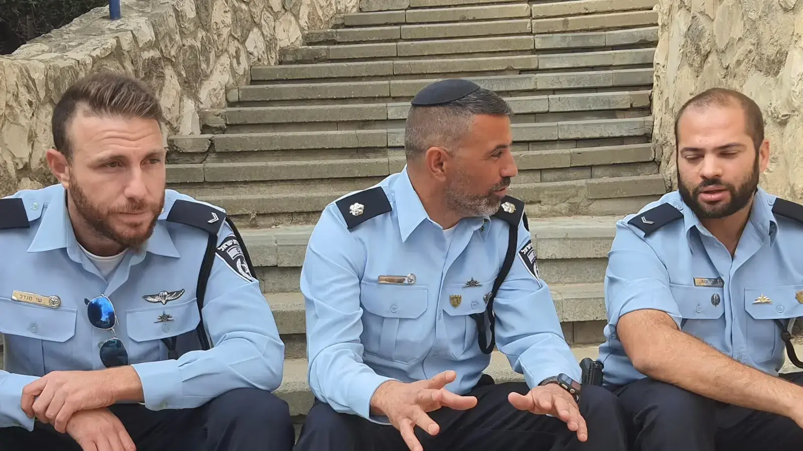 רפ"ק ערן אסרף - סגן ראש מפלג תשאול ימ"ר ירושלים,רס"מ רן זכות, רס"מ שי מנדל- חוקרי מפלג תשאול ימ"ר ירושלים, פענחו את רצח בני הזוג תמר ויהודה כדורי,בזירת ניסיון הרצח שביצע ואסים א-סעיד יום לפני רצח הזוג, 20 בספטמבר 2022 רפ"ק ערן אסרף - סגן ראש מפלג תשאול ימ"ר ירושלים,רס"מ רן זכות, רס"מ שי מנדל- חוקרי מפלג תשאול ימ"ר ירושלים, פענחו את רצח בני הזוג תמר ויהודה כדורי,בזירת ניסיון הרצח שביצע ואסים א-סעיד יום לפני רצח הזוג, 20 בספטמבר 2022