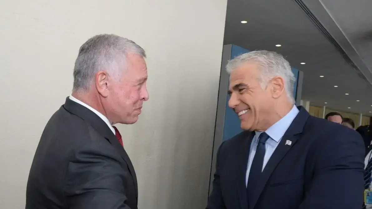 ראש הממשלה יאיר לפיד במהלך פגישתו עם מלך ירדן עבדאללה השני בניו יורק 20 בפסטמבר 2022 