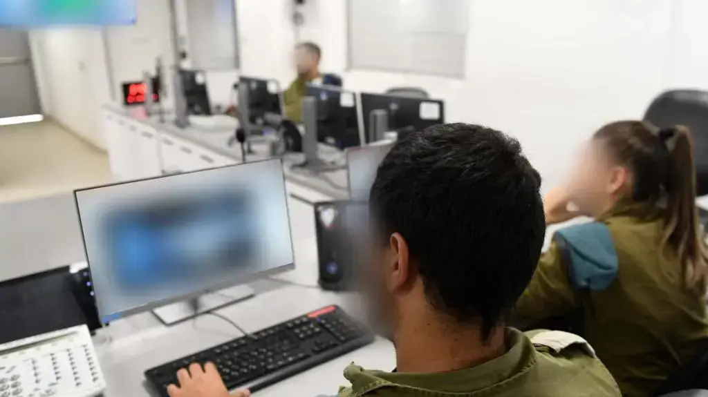 בשנה החולפת צה״ל סיכל עשרות נסיונות תקיפה איראניים בסייבר.
צה״ל פיתח יכולות פורצות דרך להגנה מפני האויב. בשנה החולפת צה״ל סיכל עשרות נסיונות תקיפה איראניים בסייבר.
צה״ל פיתח יכולות פורצות דרך להגנה מפני האויב.