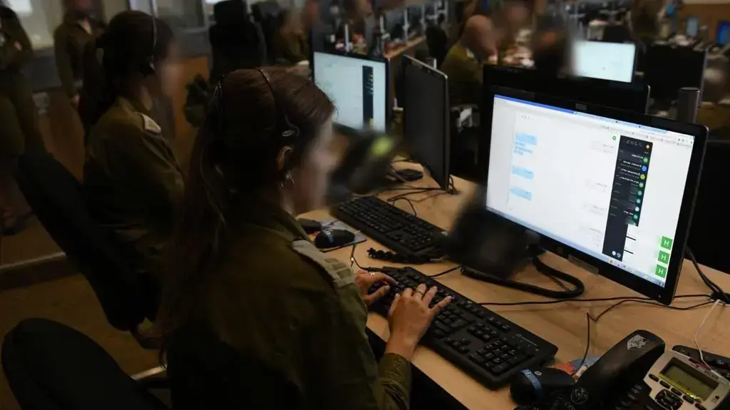 בשנה החולפת צה״ל סיכל עשרות נסיונות תקיפה איראניים בסייבר.
צה״ל פיתח יכולות פורצות דרך להגנה מפני האויב. בשנה החולפת צה״ל סיכל עשרות נסיונות תקיפה איראניים בסייבר.
צה״ל פיתח יכולות פורצות דרך להגנה מפני האויב.