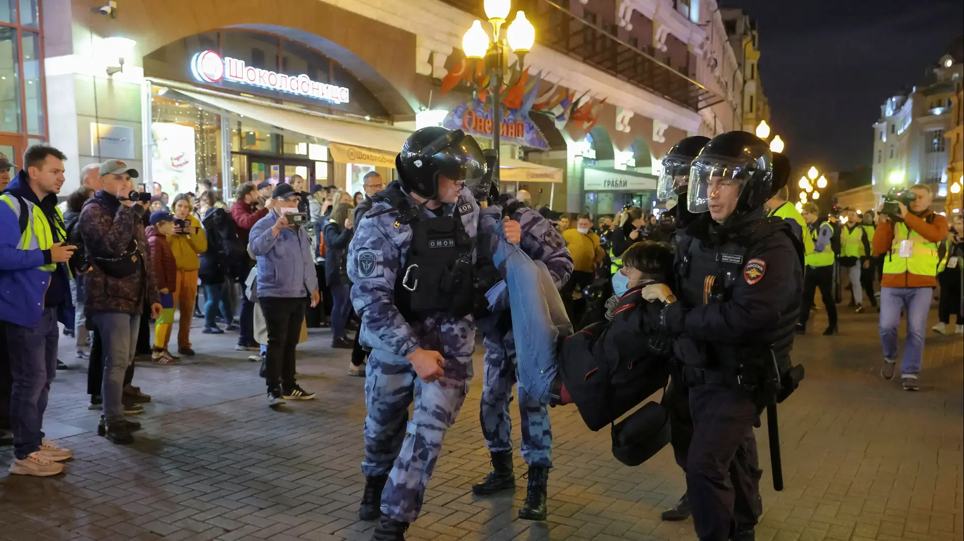 מעצרים בסנט פטרסבורג, רוסיה במחאה על החלטתתו של פוטין לגיוס חלקי 22 בספטמבר 2022 מעצרים בסנט פטרסבורג, רוסיה במחאה על החלטתתו של פוטין לגיוס חלקי 22 בספטמבר 2022