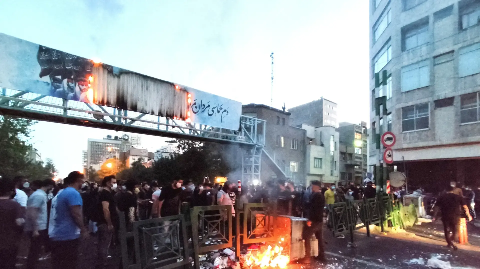 הפגנה בעקבות מותה של מהסא אמיני, טהראן, איראן, 21 בספטמבר 2022 הפגנה בעקבות מותה של מהסא אמיני, טהראן, איראן, 21 בספטמבר 2022