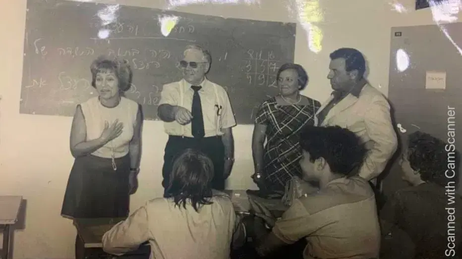 חדווה רוזנברג איש-שלום (משמאל) עם טדי קולק בבי"ס דנמרק, ירושלים חדווה רוזנברג איש-שלום (משמאל) עם טדי קולק בבי"ס דנמרק, ירושלים