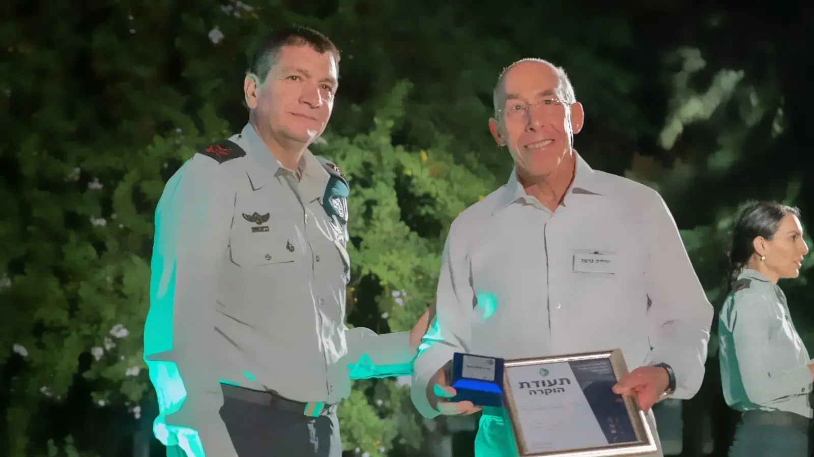 יהודה כרמל והאלוף אהרון חליוה לפני שנה יהודה כרמל והאלוף אהרון חליוה לפני שנה