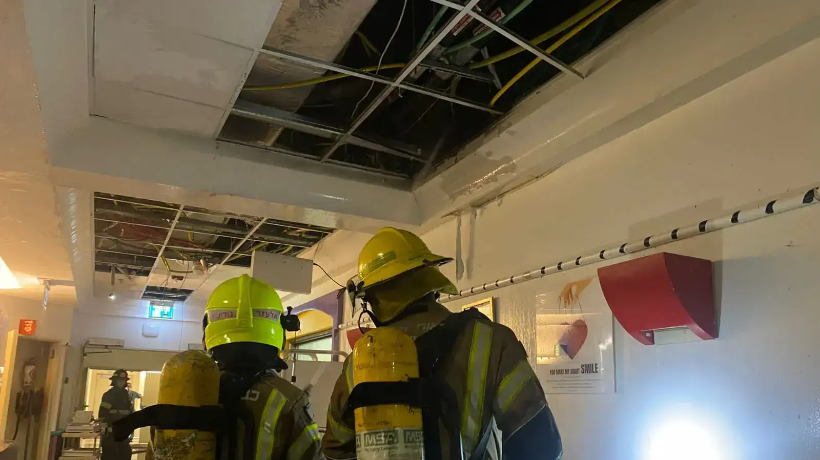 כבאים מטפלים בשריפה בבית החולים שניידר לילדים
29 בספטמבר 2022 כבאים מטפלים בשריפה בבית החולים שניידר לילדים
29 בספטמבר 2022