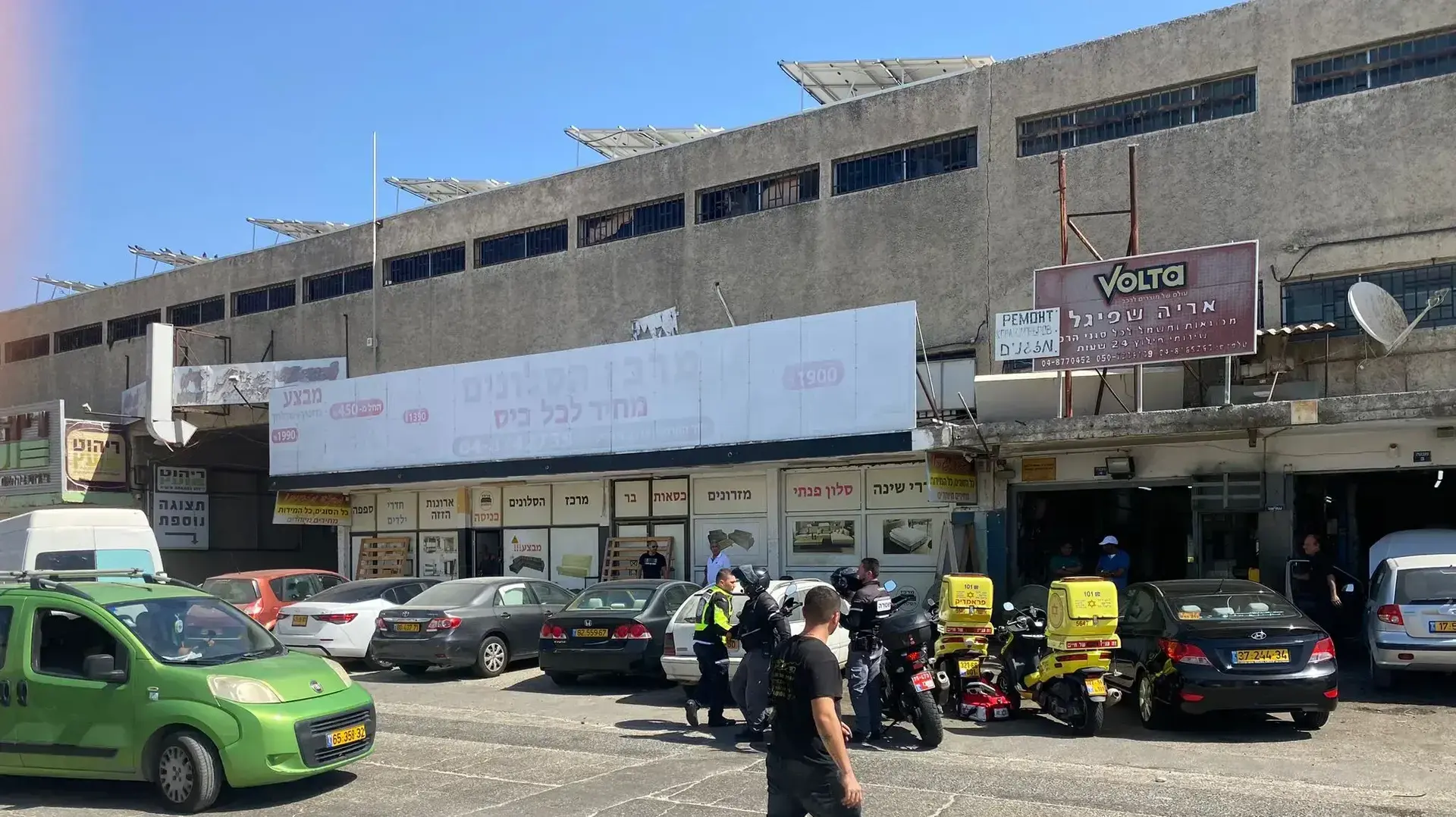 החניון בו נמצאה הפעוטה שנשכחה ברכב בקריית ביאליק. 30 בספטמבר 2022