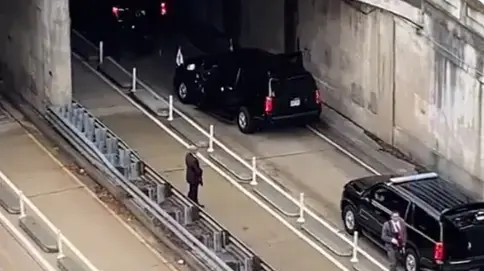 המכונית של סגנית נשיא ארה"ב קמלה האריס היתה בתאונה, 4 באוקטובר 2022 המכונית של סגנית נשיא ארה"ב קמלה האריס היתה בתאונה, 4 באוקטובר 2022
