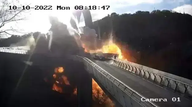 גשר קליטצ'קו בקייב הופצץ על ידי רוסיה גשר קליטצ'קו בקייב הופצץ על ידי רוסיה
