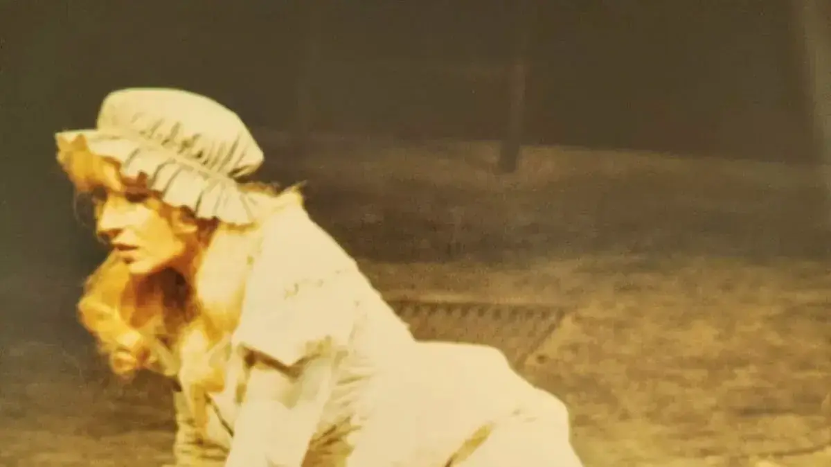 ריקי גל בהצגה "עלובי החיים" של תיאטרון הקאמרי