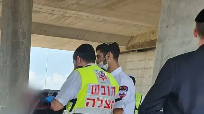 צוותי איחוד הצלה בזירת רכבלית חיפה, שנתקעה בעוד נוסעים נמצאים עליה, 14 באוקטובר 2022 צוותי איחוד הצלה בזירת רכבלית חיפה, שנתקעה בעוד נוסעים נמצאים עליה, 14 באוקטובר 2022
