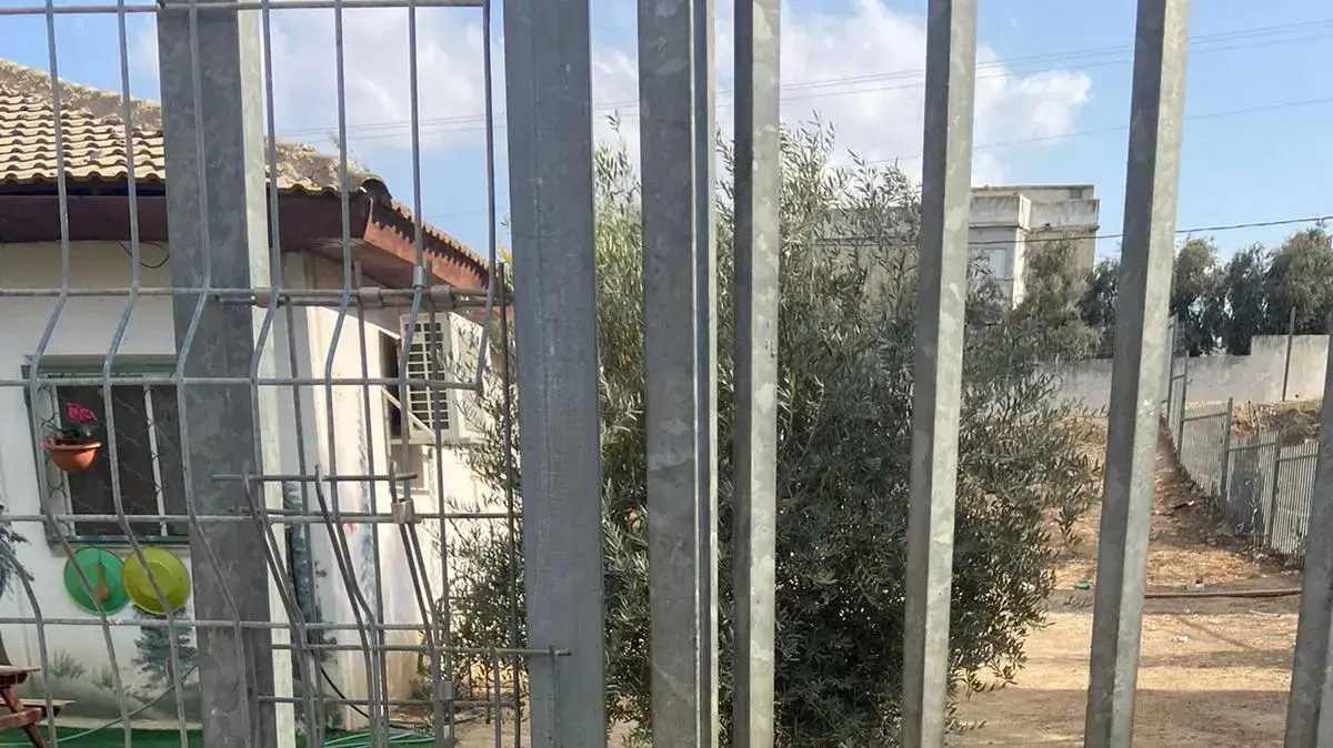 נחש בגן ילדים בדרום: "זה מפחיד, יש שם עוד נחשים" נחש בגן ילדים בדרום: "זה מפחיד, יש שם עוד נחשים"