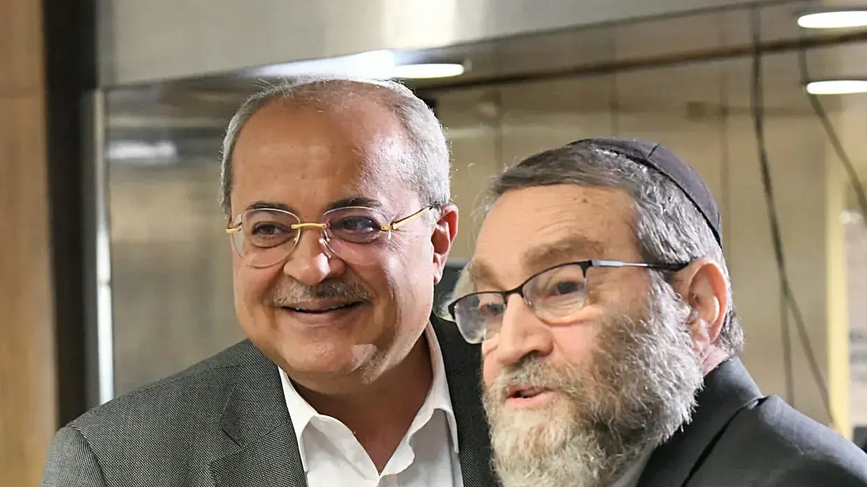 ח"כ משה גפני, יו"ר יהדות התורה, עם אחמד טיבי יו"ר תע"ל בכנס התאחדות התעשיינים של ישראל.

19 באוקטובר 2022