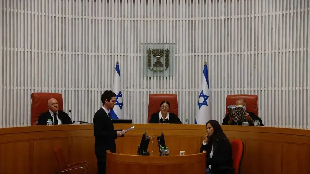 דיון בעתירות שעניינן החתימה על הסכם המדיני עם לבנון 20 באוקטובר 2022 דיון בעתירות שעניינן החתימה על הסכם המדיני עם לבנון 20 באוקטובר 2022