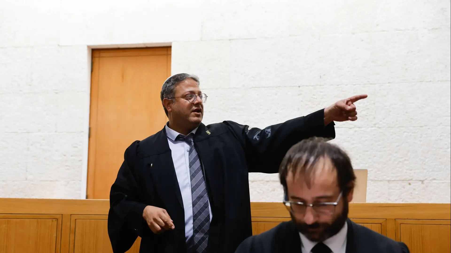 איתמר בן גביר במהלך דיון בעתירות שעניינן החתימה על הסכם המדיני עם לבנון 20 באוקטובר 2022 איתמר בן גביר במהלך דיון בעתירות שעניינן החתימה על הסכם המדיני עם לבנון 20 באוקטובר 2022