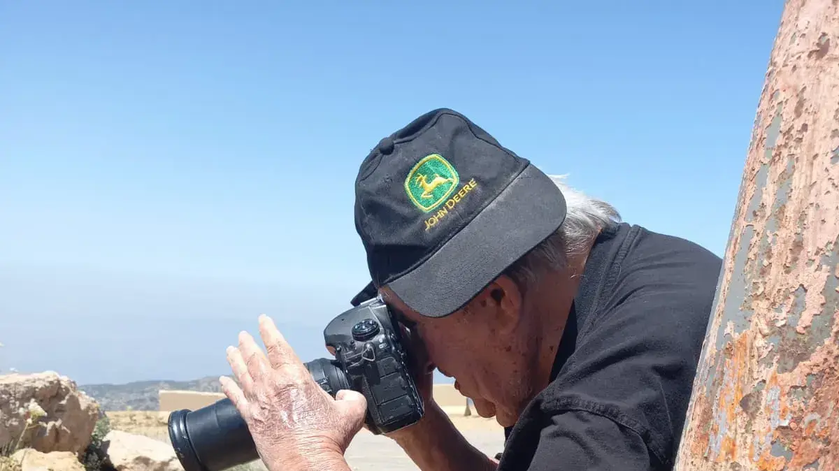 אילן זהרוני מצלם בטיול אילן זהרוני מצלם בטיול