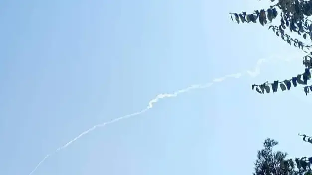 שובל אש במסגרת תקיפה שמיוחסת לישראל בשמי דמשק, סוריה 24 באוקטבור 2022 שובל אש במסגרת תקיפה שמיוחסת לישראל בשמי דמשק, סוריה 24 באוקטבור 2022