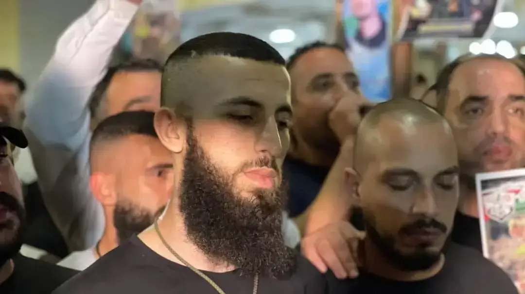 מחמוד אל-בנא, מנהיג ארגון הטרור גוב האריות, מסגיר את עצמו לידי הרשות הפלסטינית, 27 באוקטובר 2022 מחמוד אל-בנא, מנהיג ארגון הטרור גוב האריות, מסגיר את עצמו לידי הרשות הפלסטינית, 27 באוקטובר 2022