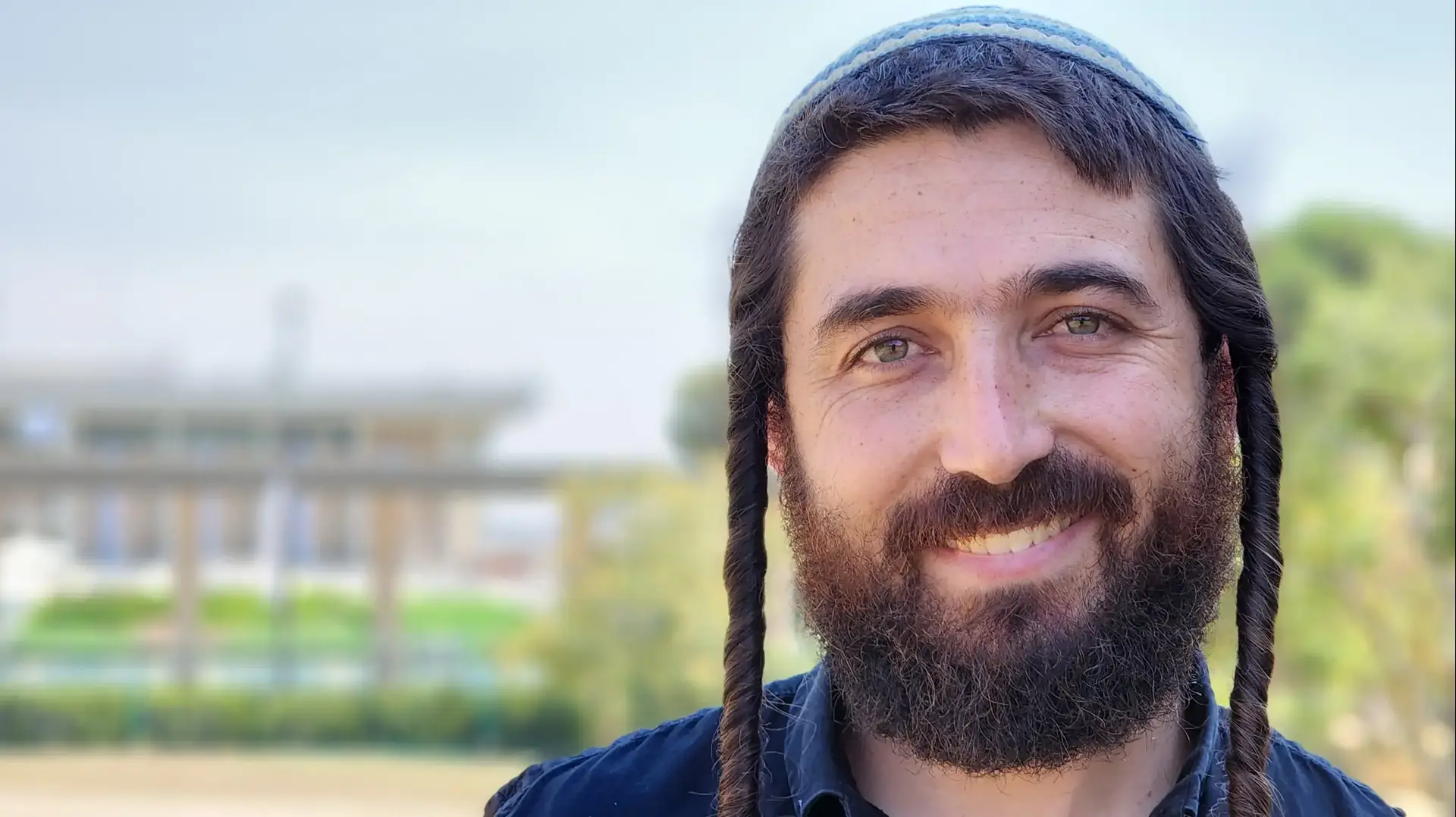 צבי סוכות צבי סוכות
