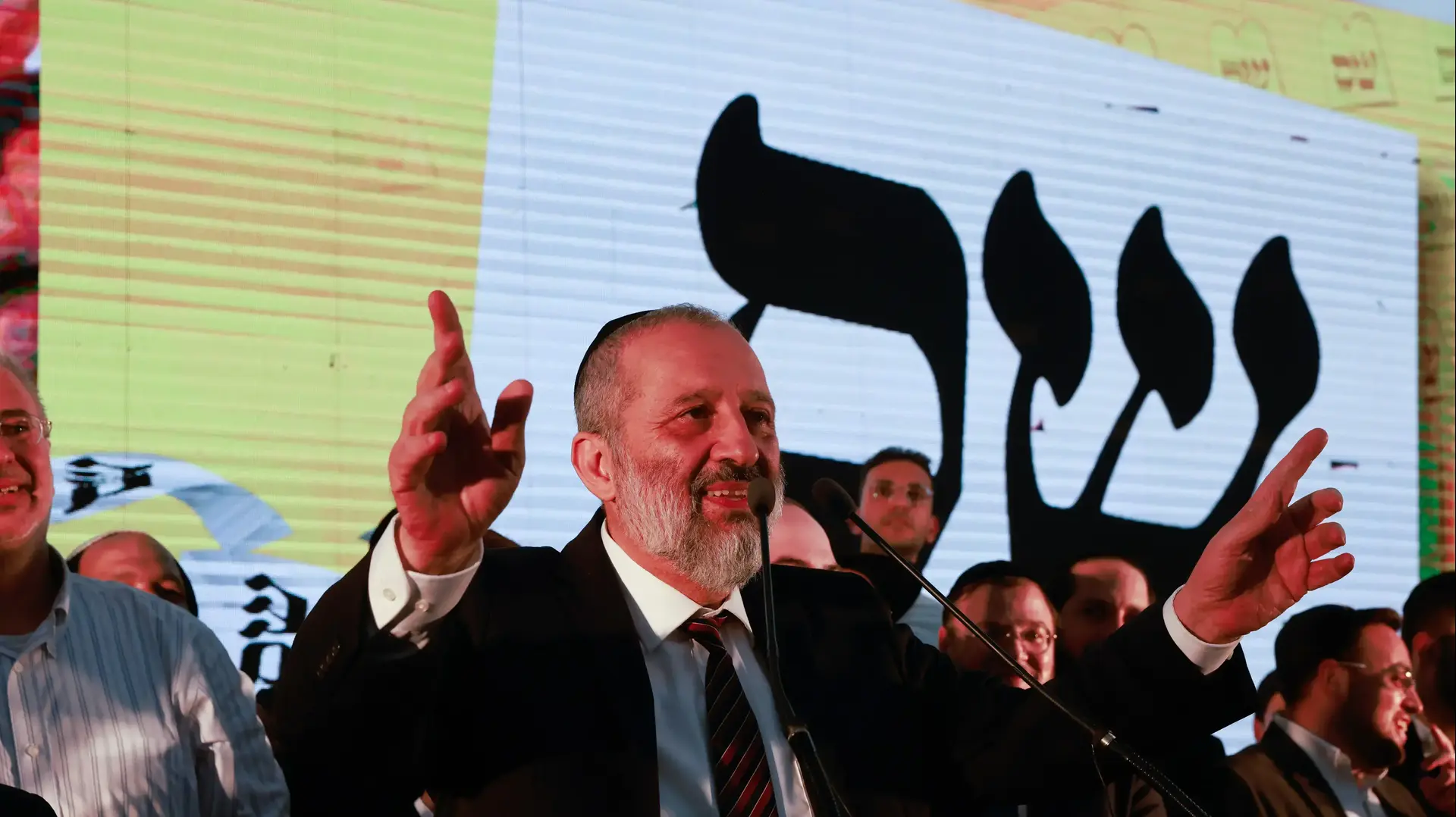 יו"ר ש"ס אריה דרעי במהלך נאומו לאחר תוצאות המדגם 2 בנובמבר 2022 יו"ר ש"ס אריה דרעי במהלך נאומו לאחר תוצאות המדגם 2 בנובמבר 2022